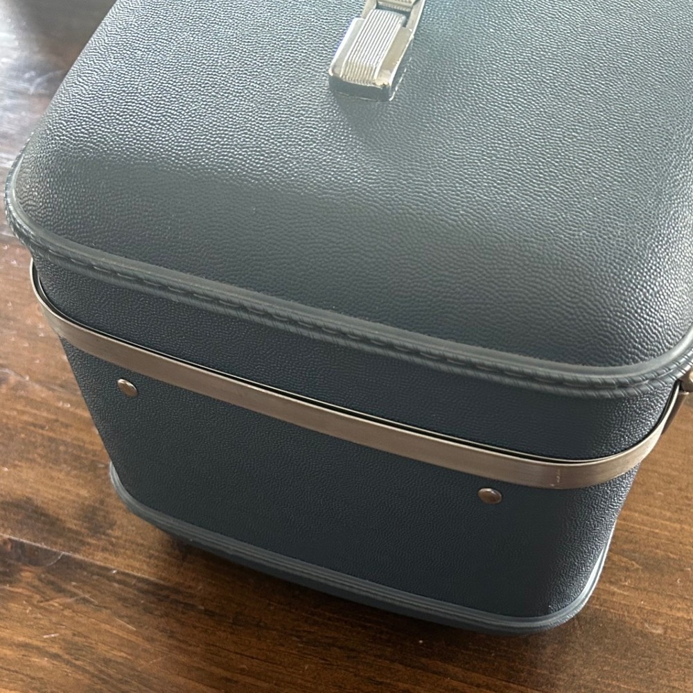 Vintage American Tourister Train Case Blue Hard Shell Floral Travel Luggage 60s - Picture 8 of 16